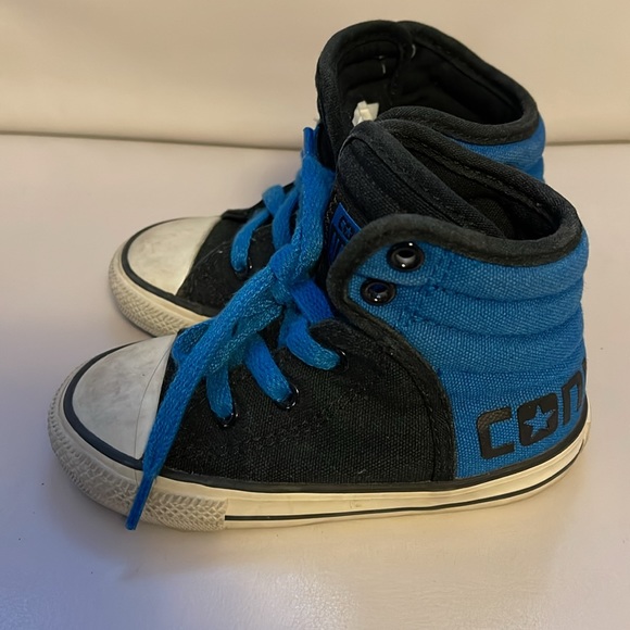 Size 7 high top Converse - Picture 2 of 4